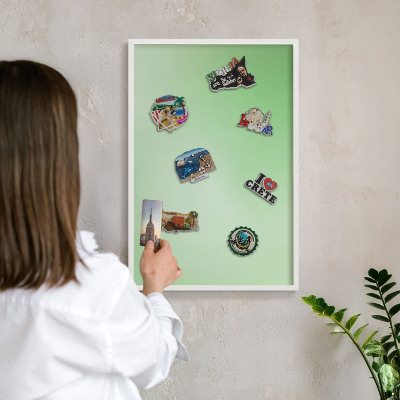 Magnettafel aus Metall für Souvenirs in weißem Rahmen Grüne Harmonie