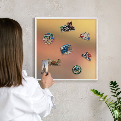 Magnettafel aus Metall für Souvenirs in weißem Rahmen Farbenfrohes Leuchten