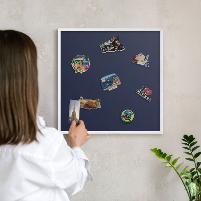 Magnettafel aus Metall für Souvenirs in weißem Rahmen Dunkelmarineblau