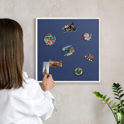 Wand-Magnettafel für Reisesouvenirs mit weißem Rahmen Leuchtendes Marineblau