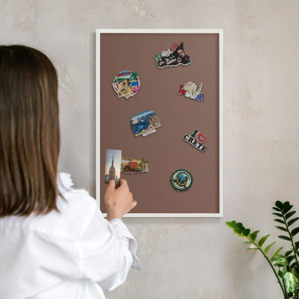 Magnettafel aus Metall für Souvenirs in weißem Rahmen Braune Farbe