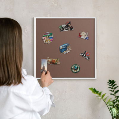 Magnettafel aus Metall für Souvenirs in weißem Rahmen Braune Farbe