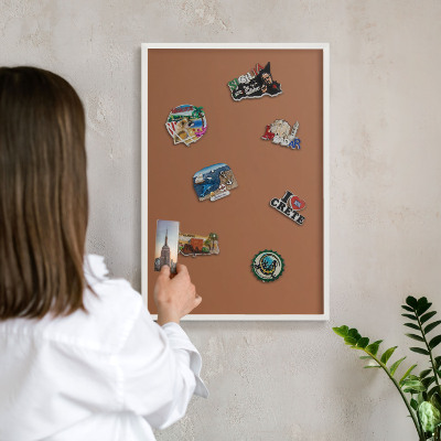 Magnettafel aus Metall für Souvenirs in weißem Rahmen Dunkelorange