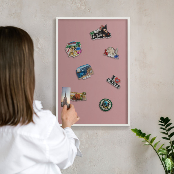 Wand-Magnettafel für Reisesouvenirs mit weißem Rahmen Pastellrosa