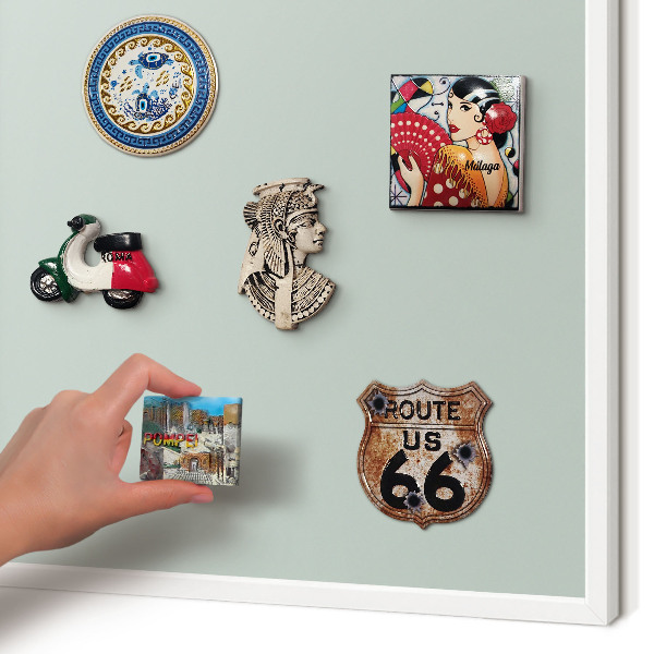 Wand-Magnettafel für Reisesouvenirs mit weißem Rahmen Hellminz