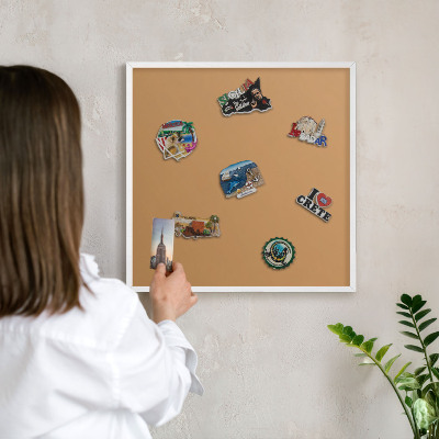 Wand-Magnettafel für Reisesouvenirs mit weißem Rahmen Mattorange