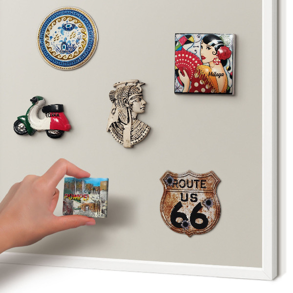 Magnettafel aus Metall für Souvenirs in weißem Rahmen Warmer Stein