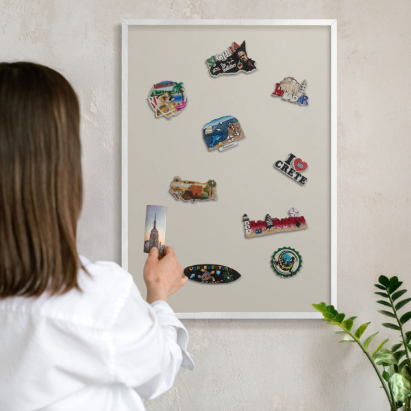 Magnettafel aus Metall für Souvenirs in weißem Rahmen Warmer Stein