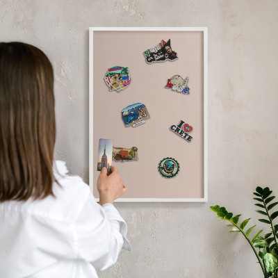 Wand-Magnettafel für Reisesouvenirs mit weißem Rahmen Beige-Rosa