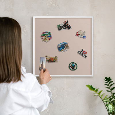 Wand-Magnettafel für Reisesouvenirs mit weißem Rahmen Beige-Rosa