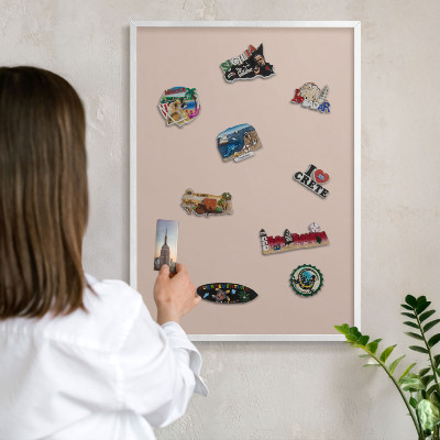 Wand-Magnettafel für Reisesouvenirs mit weißem Rahmen Beige-Rosa