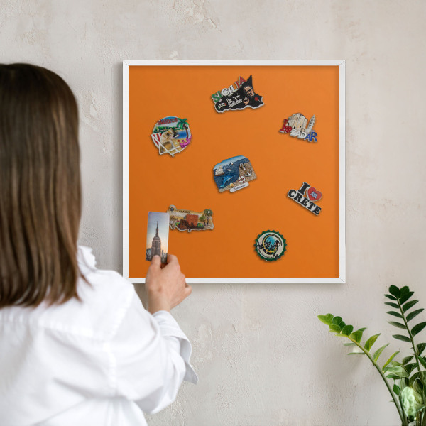 Wand-Magnettafel für Reisesouvenirs mit weißem Rahmen Kräftiges Orange