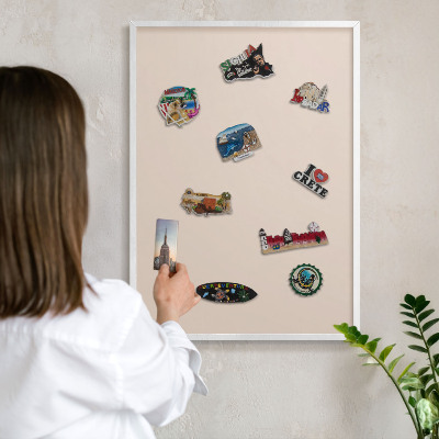 Wand-Magnettafel für Reisesouvenirs mit weißem Rahmen Warmes Beige