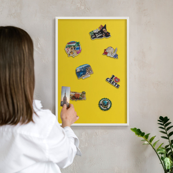 Wand-Magnettafel für Reisesouvenirs mit weißem Rahmen Intensives Gelb