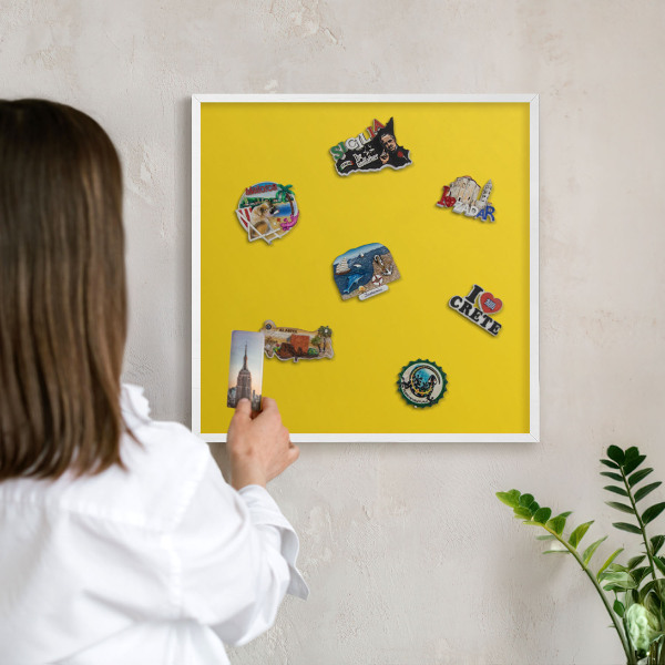 Wand-Magnettafel für Reisesouvenirs mit weißem Rahmen Intensives Gelb