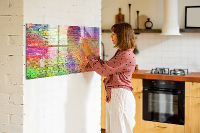 Magnettafel zum schreiben Eine farbenfrohe Wand mit Platz für Fotos