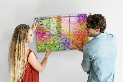 Magnettafel zum schreiben Eine farbenfrohe Wand mit Platz für Fotos