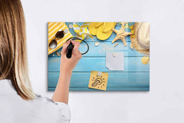 Magnettafel zum schreiben Sommererinnerungen auf blauem Hintergrund