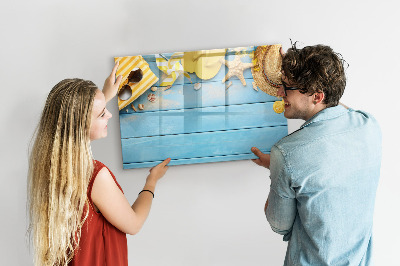 Magnettafel zum schreiben Sommererinnerungen auf blauem Hintergrund