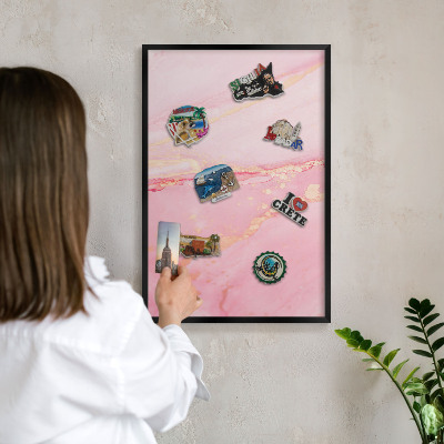Magnetpinnwand Metall für Urlaubsmagnete mit schwarzem Rahmen Rosa Eleganz