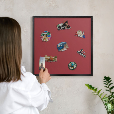 Magnettafel Metall mit Rahmen in Schwarz Burgunderrote Farbe