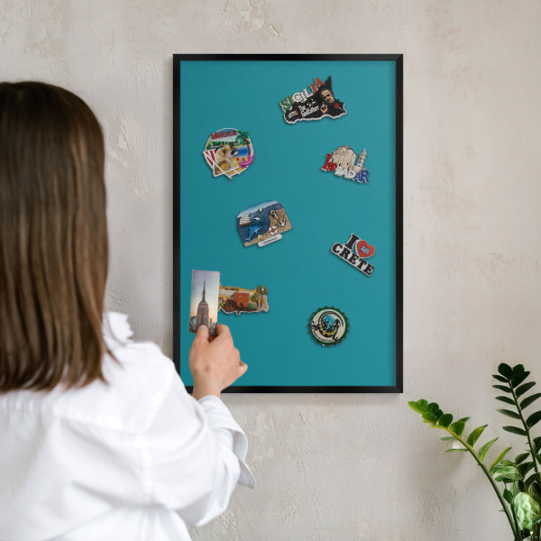 Magnetpinnwand Metall für Urlaubsmagnete mit schwarzem Rahmen Kühles Türkis