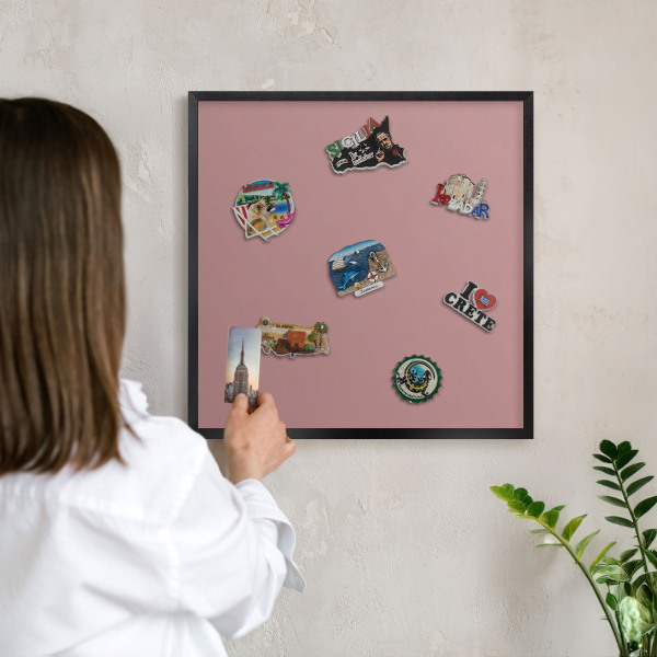 Magnetpinnwand Metall für Urlaubsmagnete mit schwarzem Rahmen Pastellrosa
