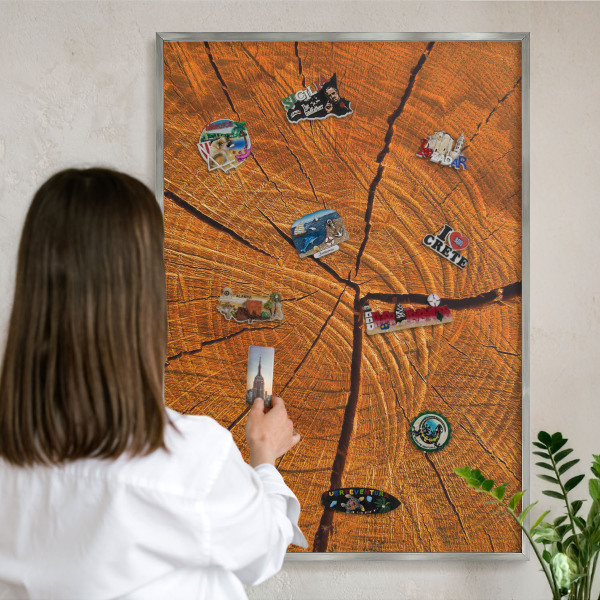 Dekoratives Magnetboard aus Metall in Silberrahmen Holzmaserung