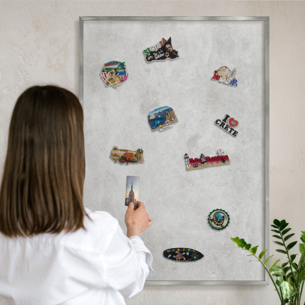 Dekoratives Magnetboard aus Metall in Silberrahmen Graue Eleganz