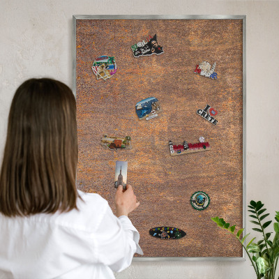 Dekoratives Magnetboard aus Metall in Silberrahmen Rostige Eleganz