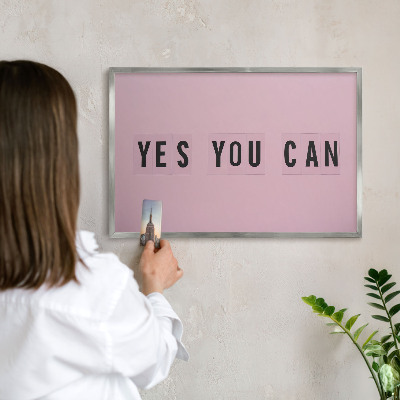 Dekoratives Magnetboard aus Metall in Silberrahmen Motivation jeden Tag