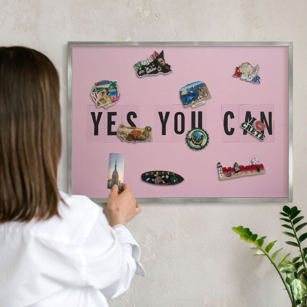 Dekoratives Magnetboard aus Metall in Silberrahmen Motivation jeden Tag