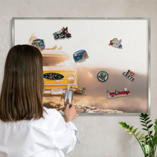 Dekoratives Magnetboard aus Metall in Silberrahmen Retro-Reisen