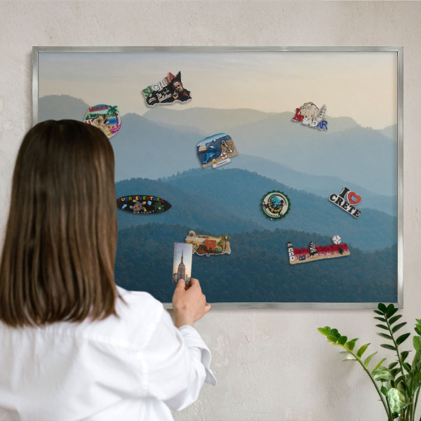 Dekoratives Magnetboard aus Metall in Silberrahmen Bergblick