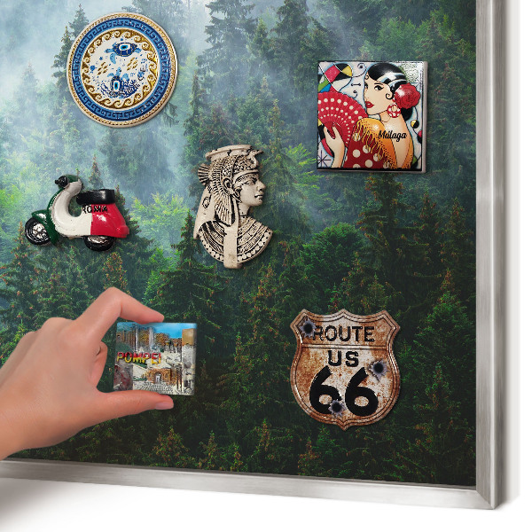Dekoratives Magnetboard aus Metall in Silberrahmen Geheimnisvoller Wald