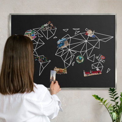 Dekoratives Magnetboard aus Metall in Silberrahmen Weltkarte