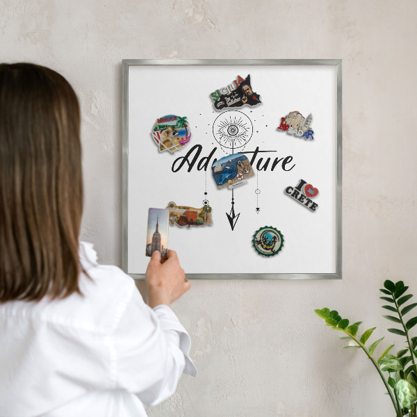 Dekoratives Magnetboard aus Metall in Silberrahmen Abenteuerthema
