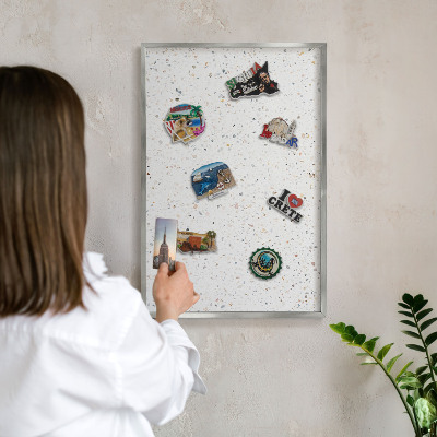 Metalltafel für Magnete mit silbernem Rahmen Terrazzo-Muster