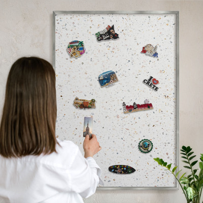 Metalltafel für Magnete mit silbernem Rahmen Terrazzo-Muster