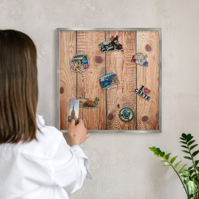 Metalltafel für Magnete mit silbernem Rahmen Holzbretter