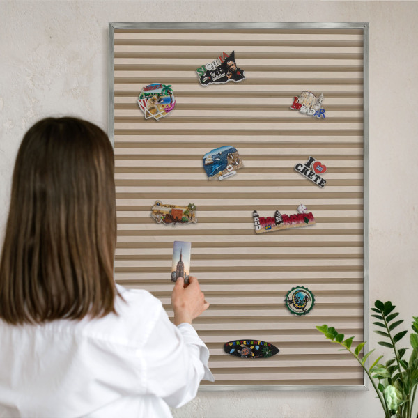 Metalltafel für Magnete mit silbernem Rahmen Holzlatten