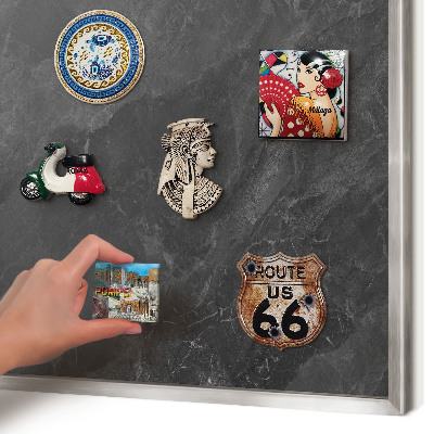 Dekoratives Magnetboard aus Metall in Silberrahmen Graue Eleganz