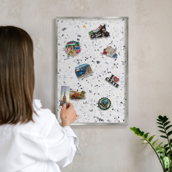 Metalltafel für Magnete mit silbernem Rahmen Terrazzo-Stil