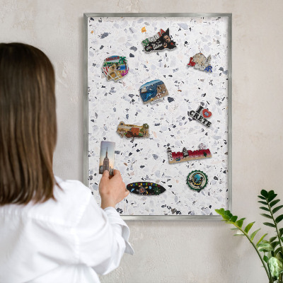 Metalltafel für Magnete mit silbernem Rahmen Terrazzo-Stil