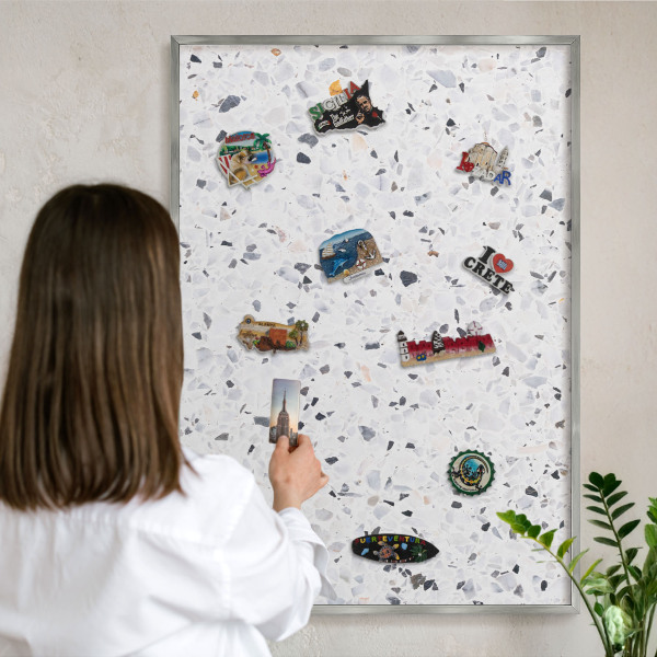 Metalltafel für Magnete mit silbernem Rahmen Terrazzo-Stil
