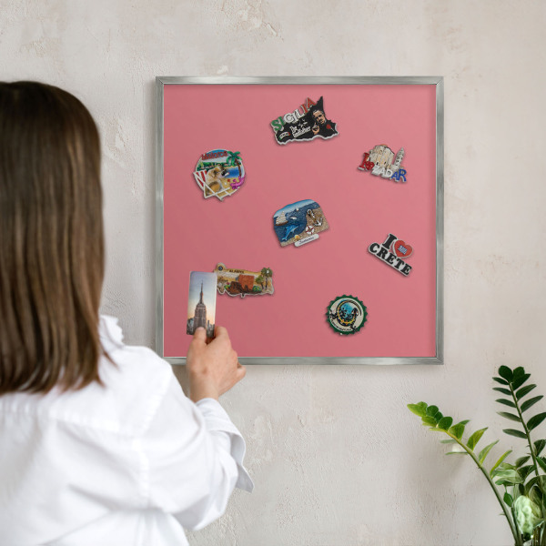 Dekoratives Magnetboard aus Metall in Silberrahmen Lachsfarben