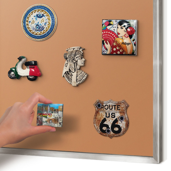 Dekoratives Magnetboard aus Metall in Silberrahmen Mattorange