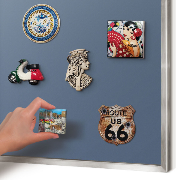 Dekoratives Magnetboard aus Metall in Silberrahmen Pastellblau