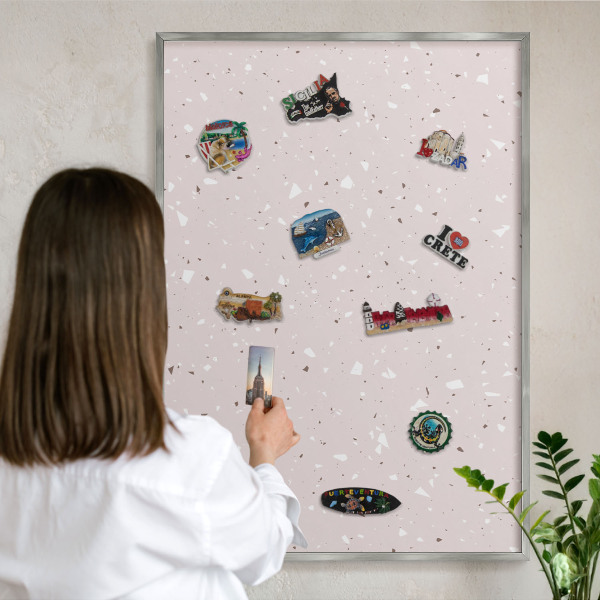 Dekoratives Magnetboard aus Metall in Silberrahmen Moderner Terrazzo