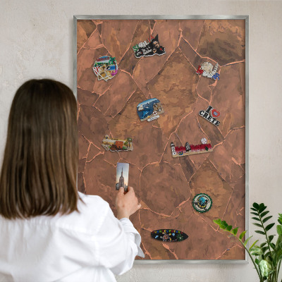 Dekoratives Magnetboard aus Metall in Silberrahmen Steinstruktur